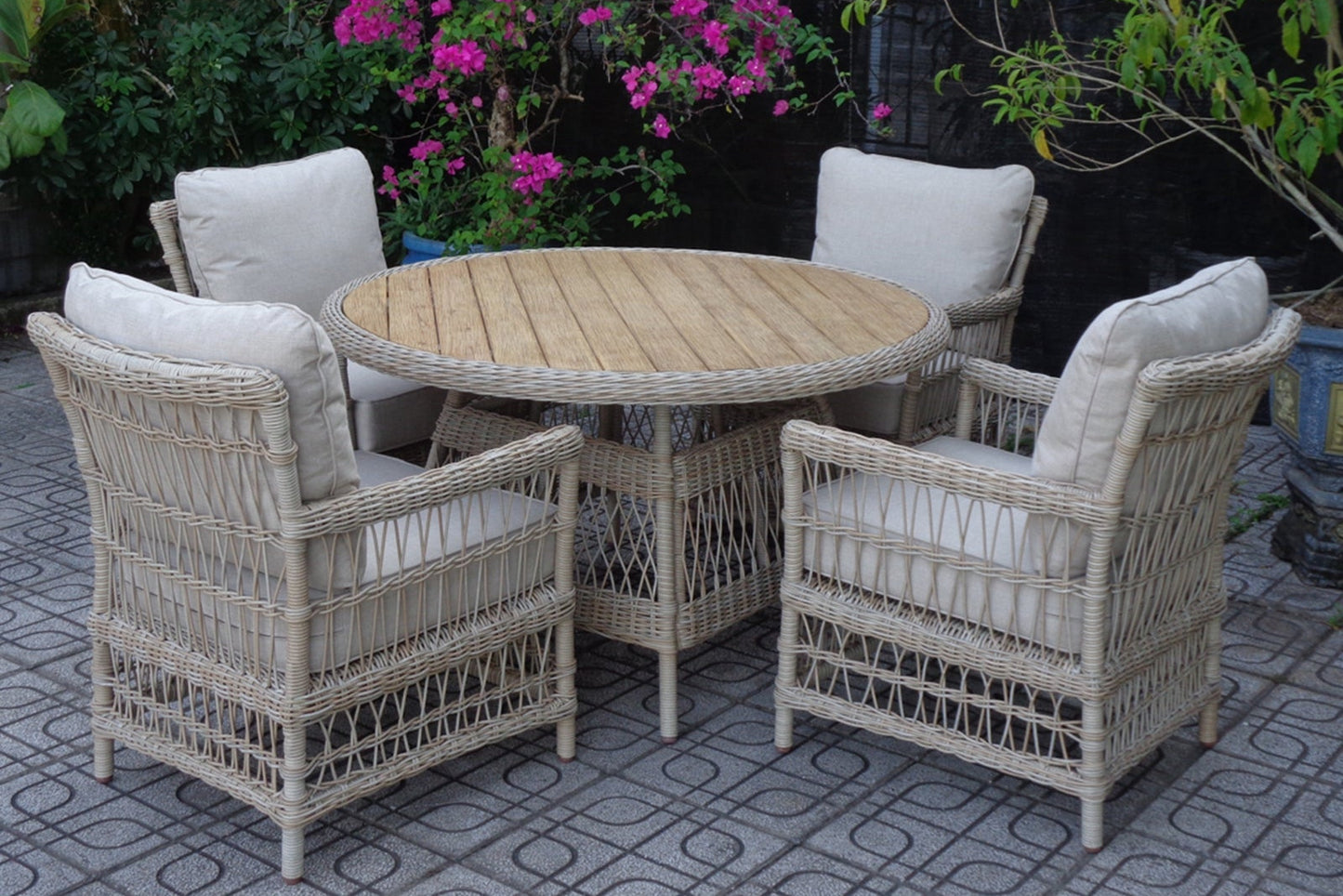 Provence Collection Outdoor 4 Seater Round Dining Set