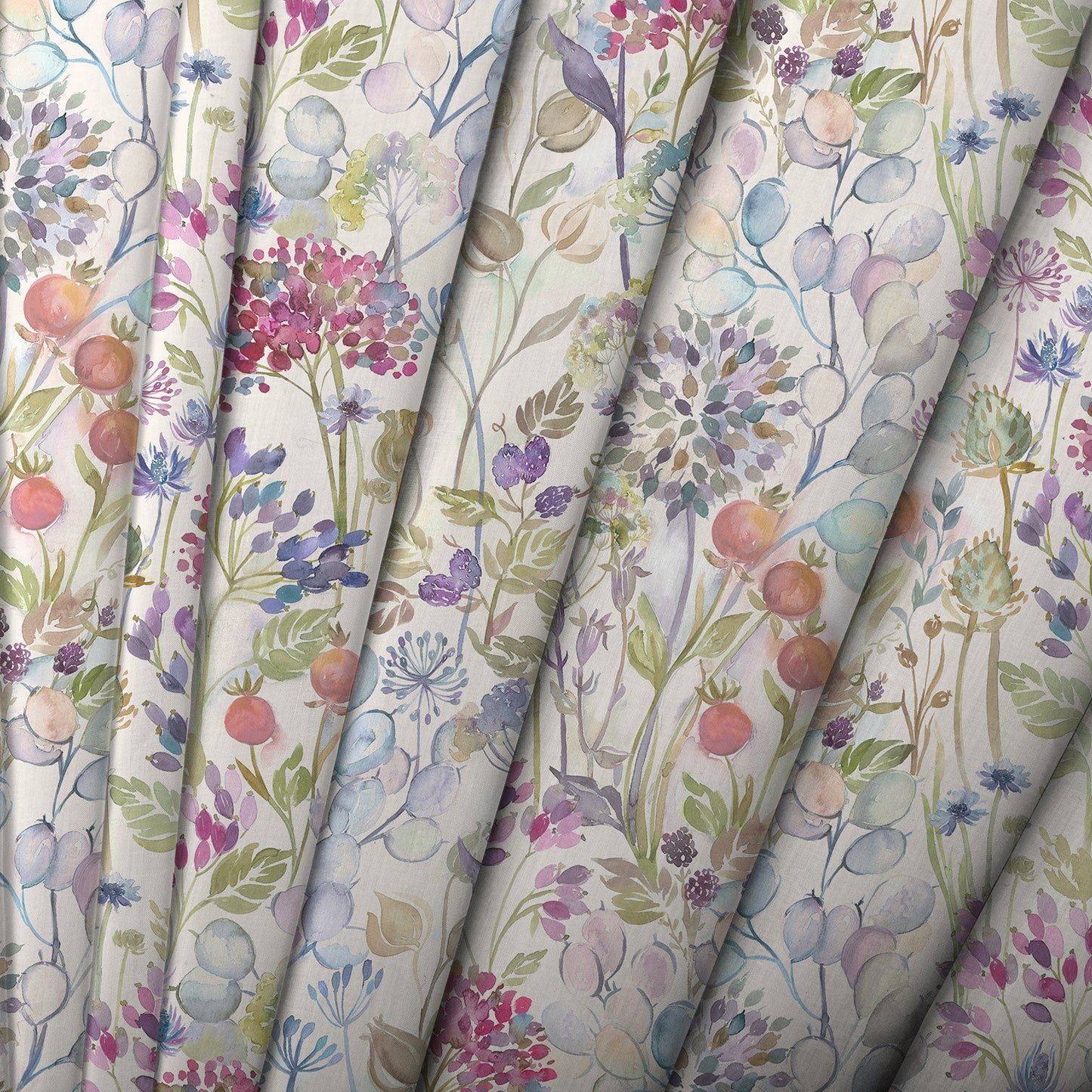 Country Hedgerow 145Cm Ann Fabric - Classic/Cream Sample