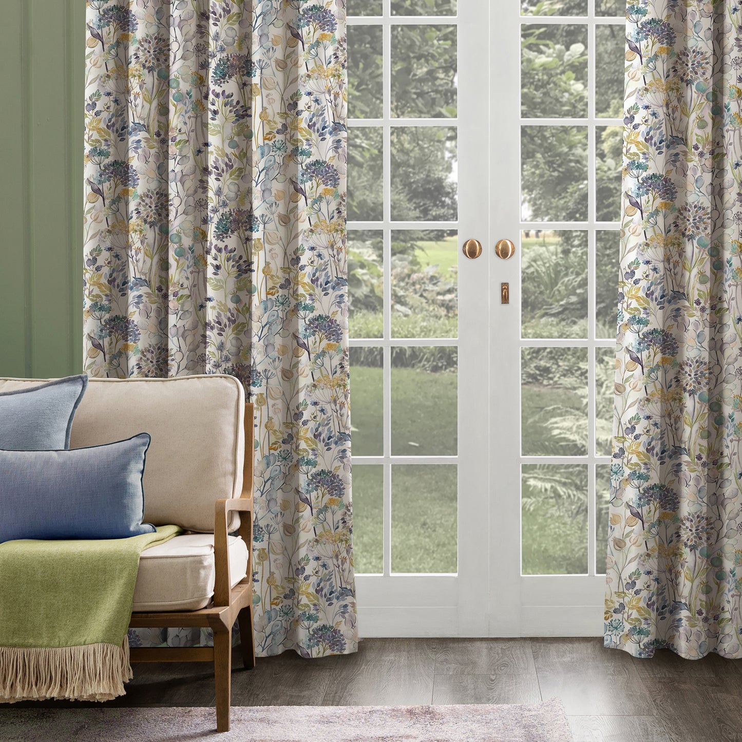 Country Hedgerow 145Cm Ann Fabric - Sky/Cream Sample